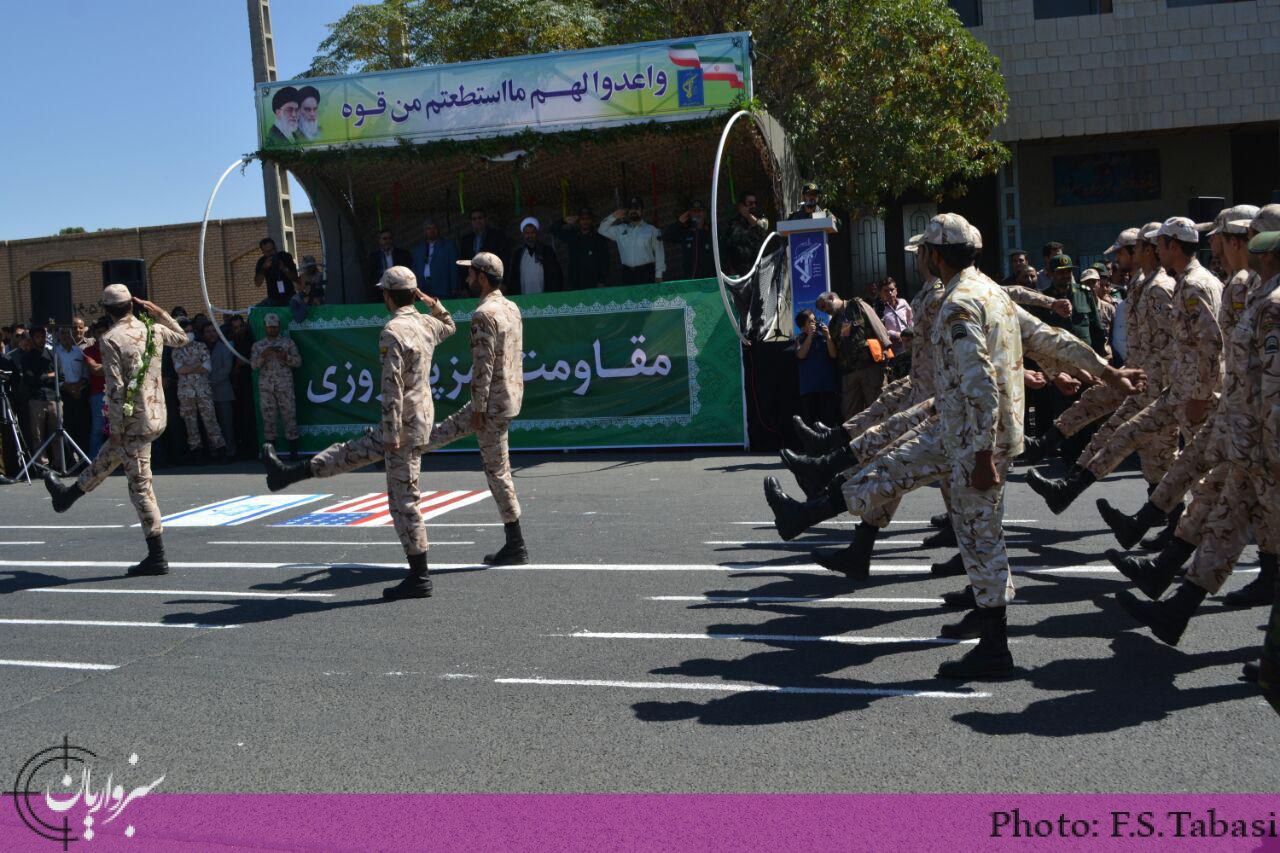 گزارش تصویری: رژه نیروهای مسلح به مناسبت آغاز هفته دفاع مقدس